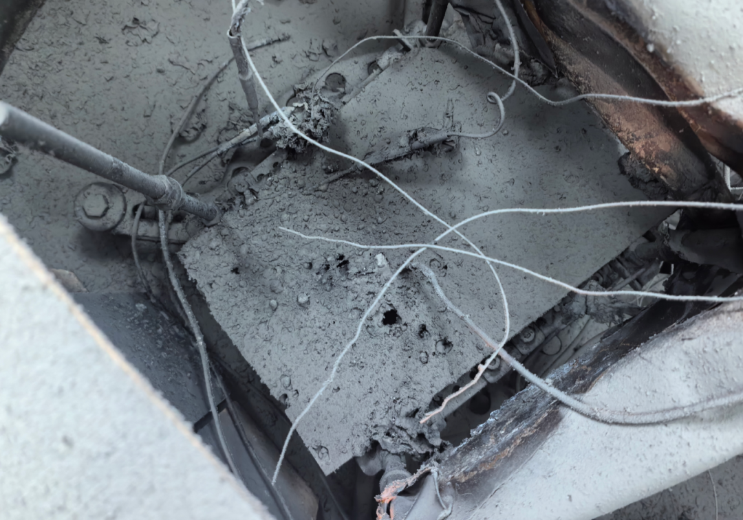 电池热失控后炉膛内残骸